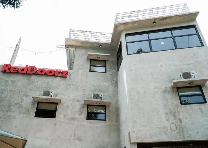 RedDoorz near Trans Studio Mall Cibubur 3 Bogor