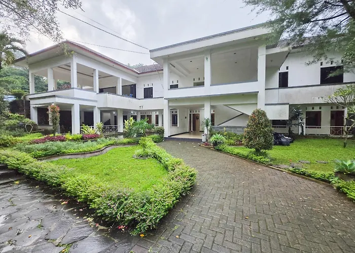 RedDoorz at Alam Hegar Cisarua Puncak Hotel Bogor